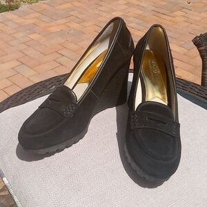 Michael Kors Rory wedge heel round toe black suede heels size 9.5